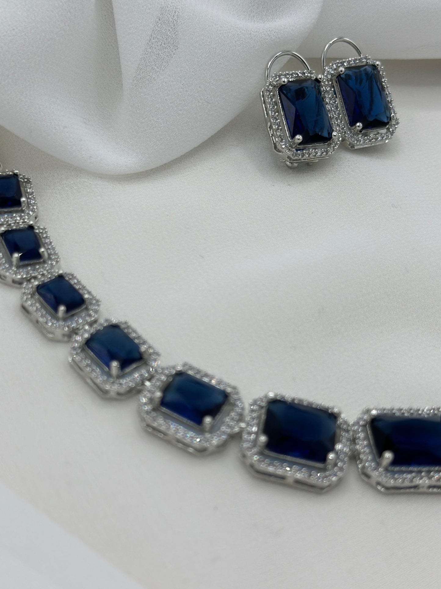 Iraa Necklace Set In Silver Sapphire Blue